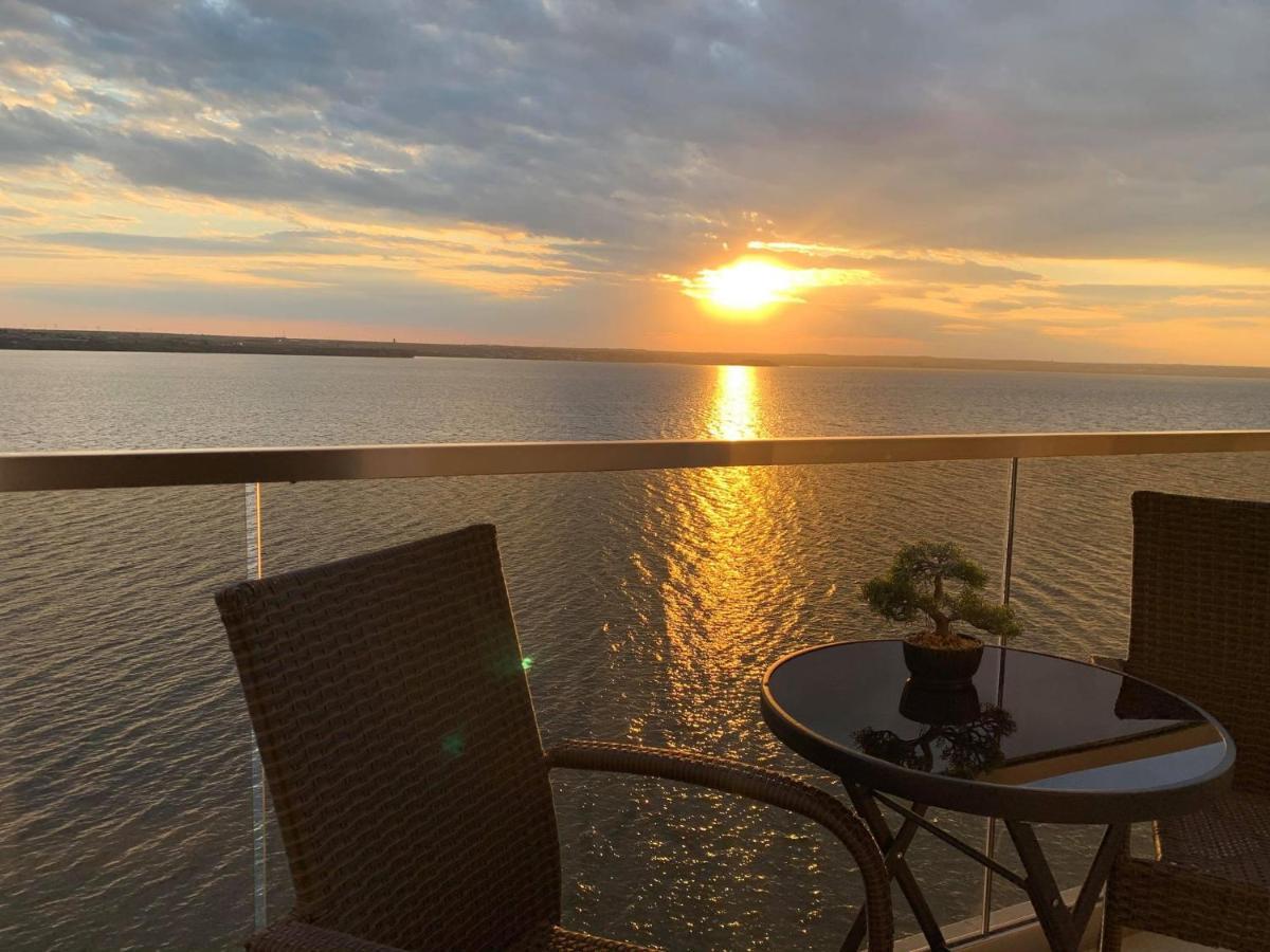 Apartment Sunset Lake View Мамая Екстериор снимка