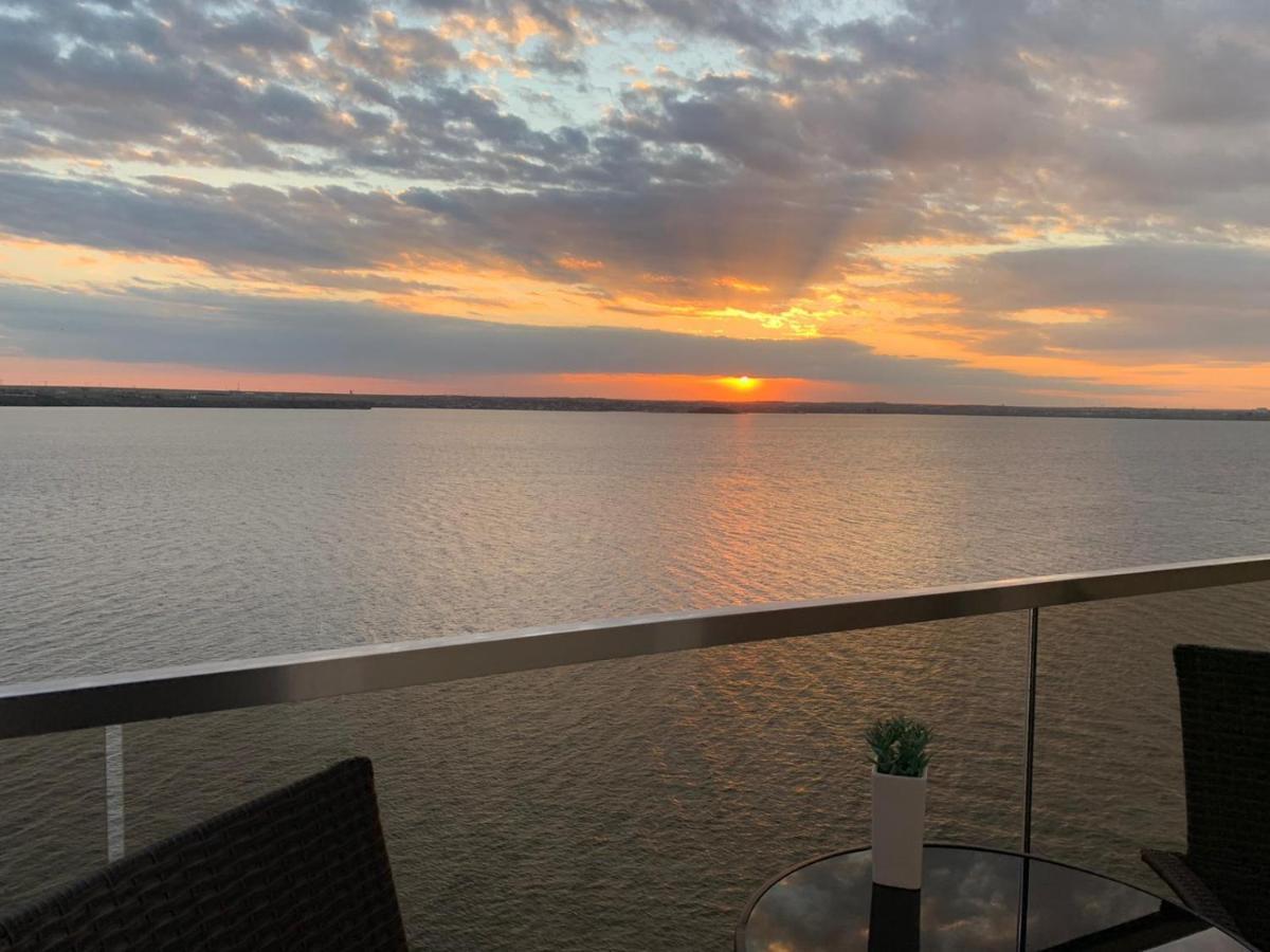 Apartment Sunset Lake View Мамая Екстериор снимка